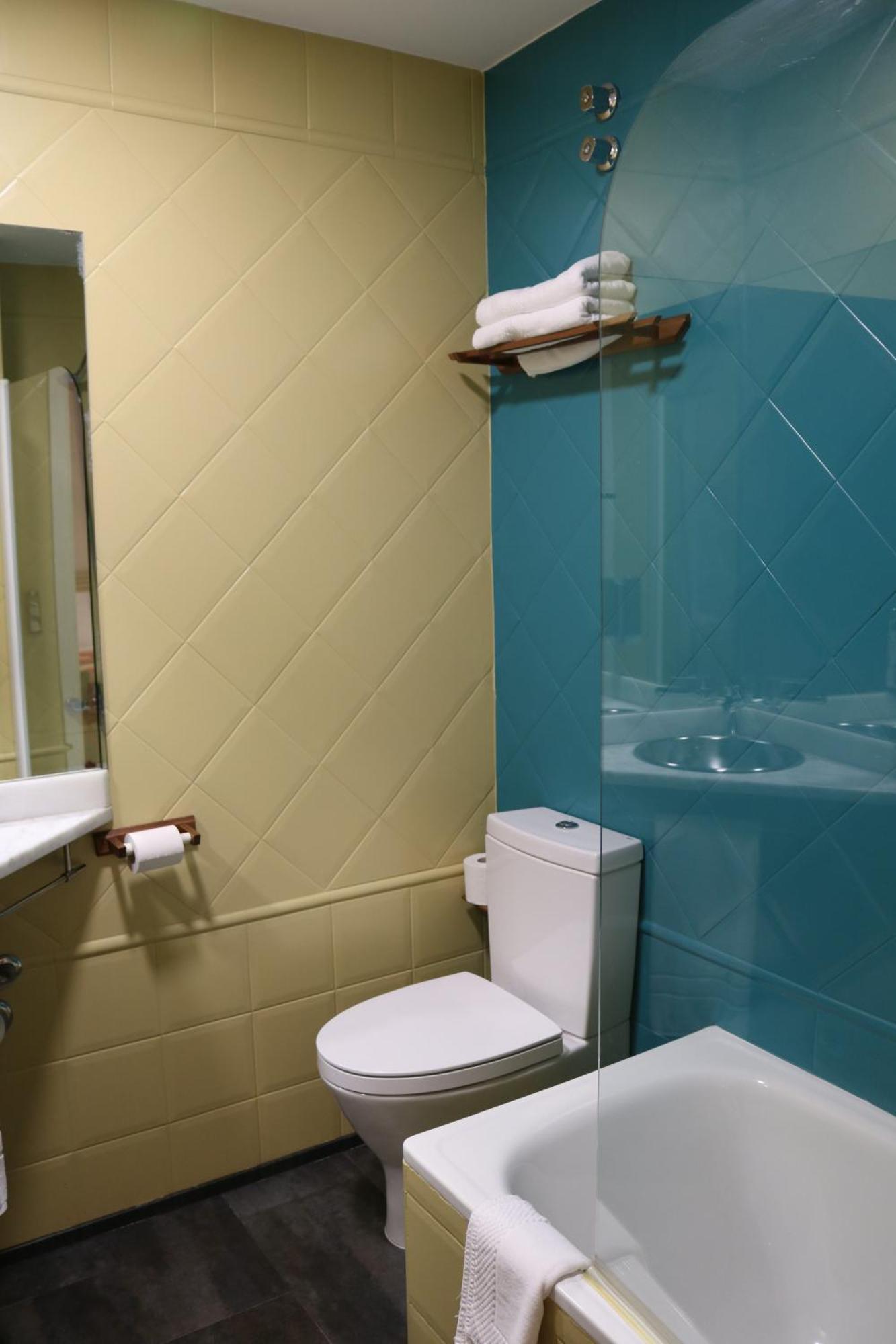 Hotel Spa La Central - Adults Only Maçanet de Cabrenys Habitación foto